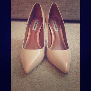 Steve Madden Beige Pointed Toe Pumps